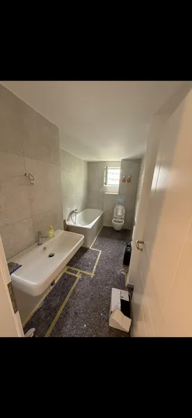 Erstbezug ab 01.10. - Sanierte 2-Z.-Whg+EBK in zentr. Lage Charlottenburg, WG-tauglich — photo 1